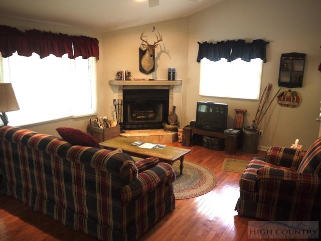 1571 New Vale Road Newland, NC 28657 - Photo 6 of 12 Gallery Image 6