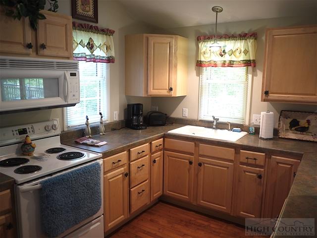 1571 New Vale Road Newland, NC 28657 - Photo 8 of 12 Gallery Image 8