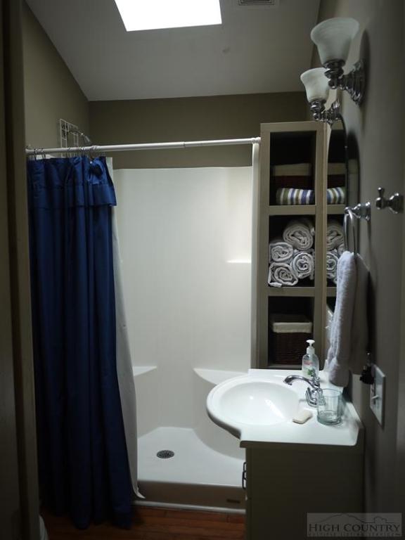 1571 New Vale Road Newland, NC 28657 - Photo 10 of 12 Gallery Image 10