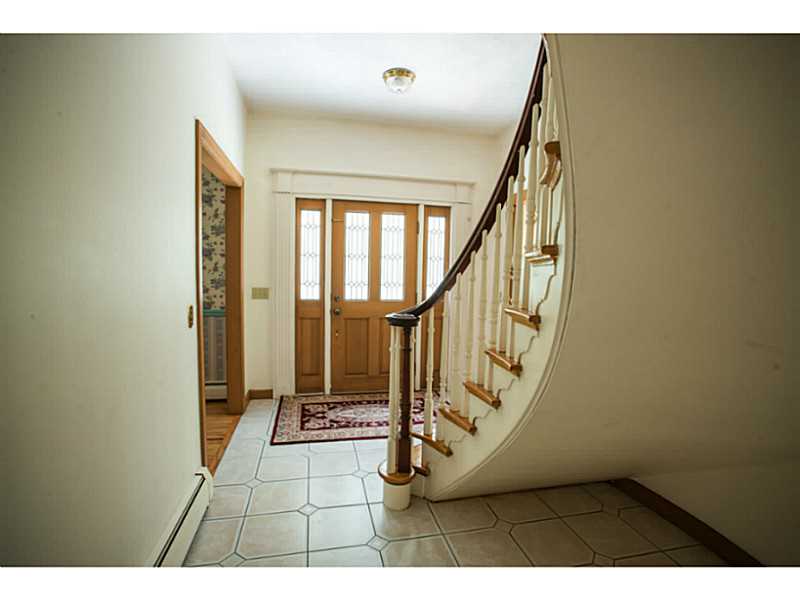 242 Rockland Road Scituate, RI 02857 - Photo 4 of 19 Entry.