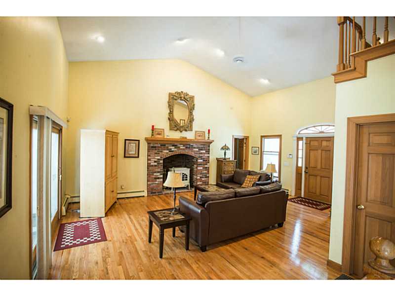 242 Rockland Road Scituate, RI 02857 - Photo 9 of 19 Living Room.