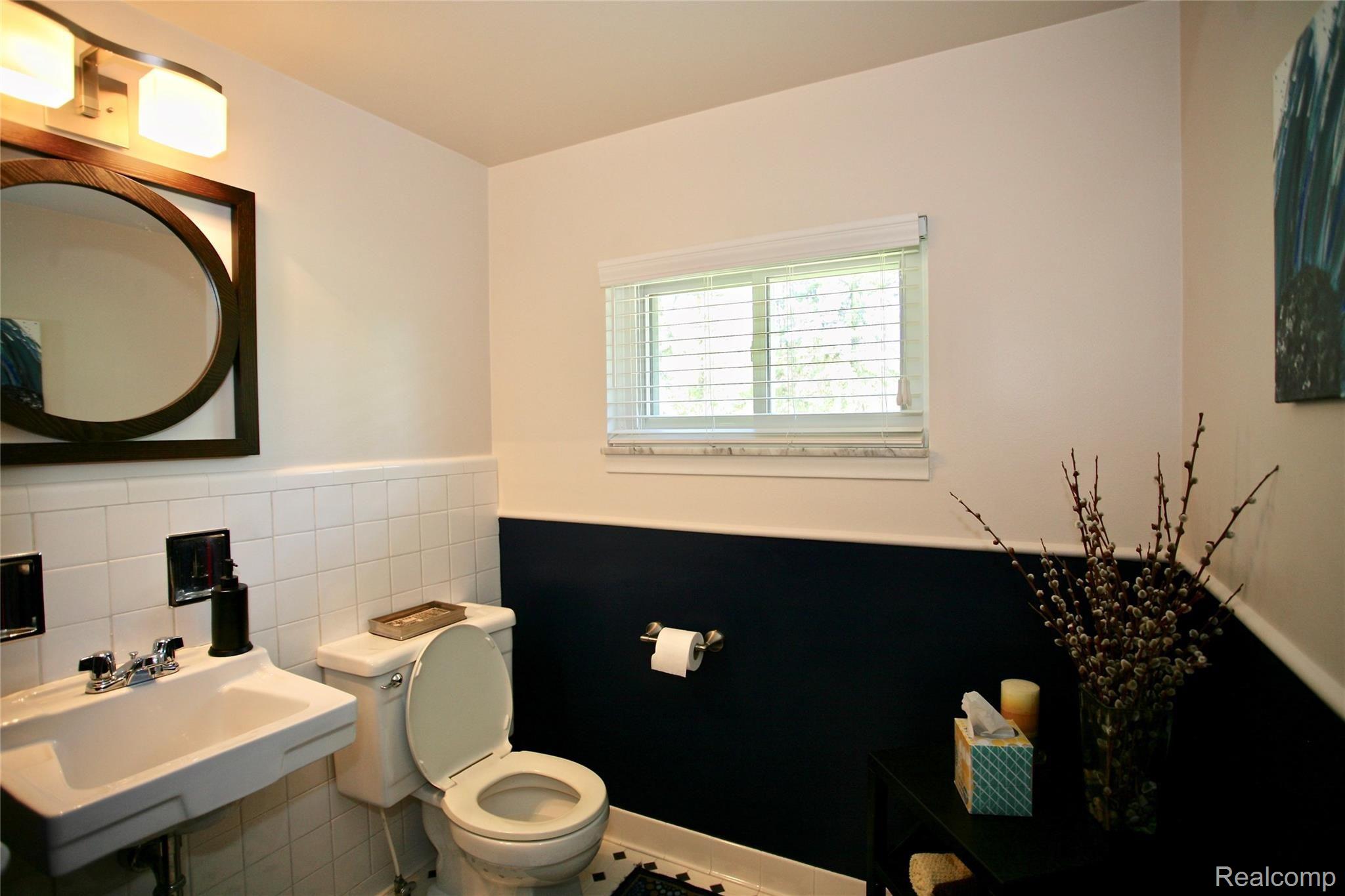61 Booth Road Troy, MI 48085 - Photo 12 of 17 fullsizeoutput_ba4.jpeg
