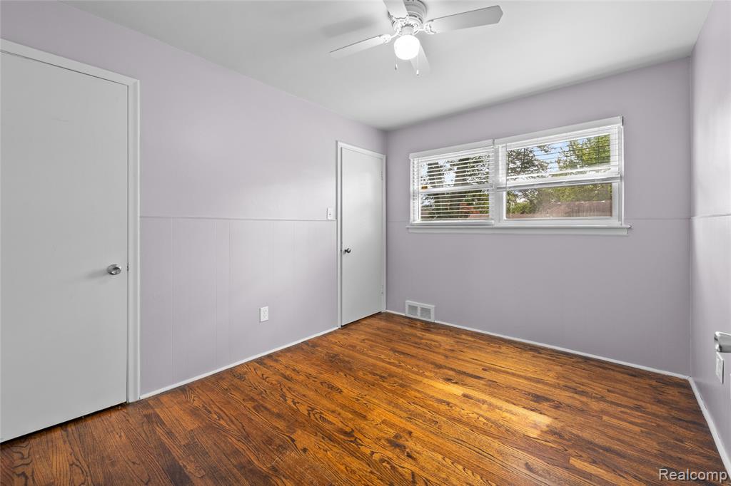 19044 Norwich Road Livonia, MI 48152 - Photo 12 of 27