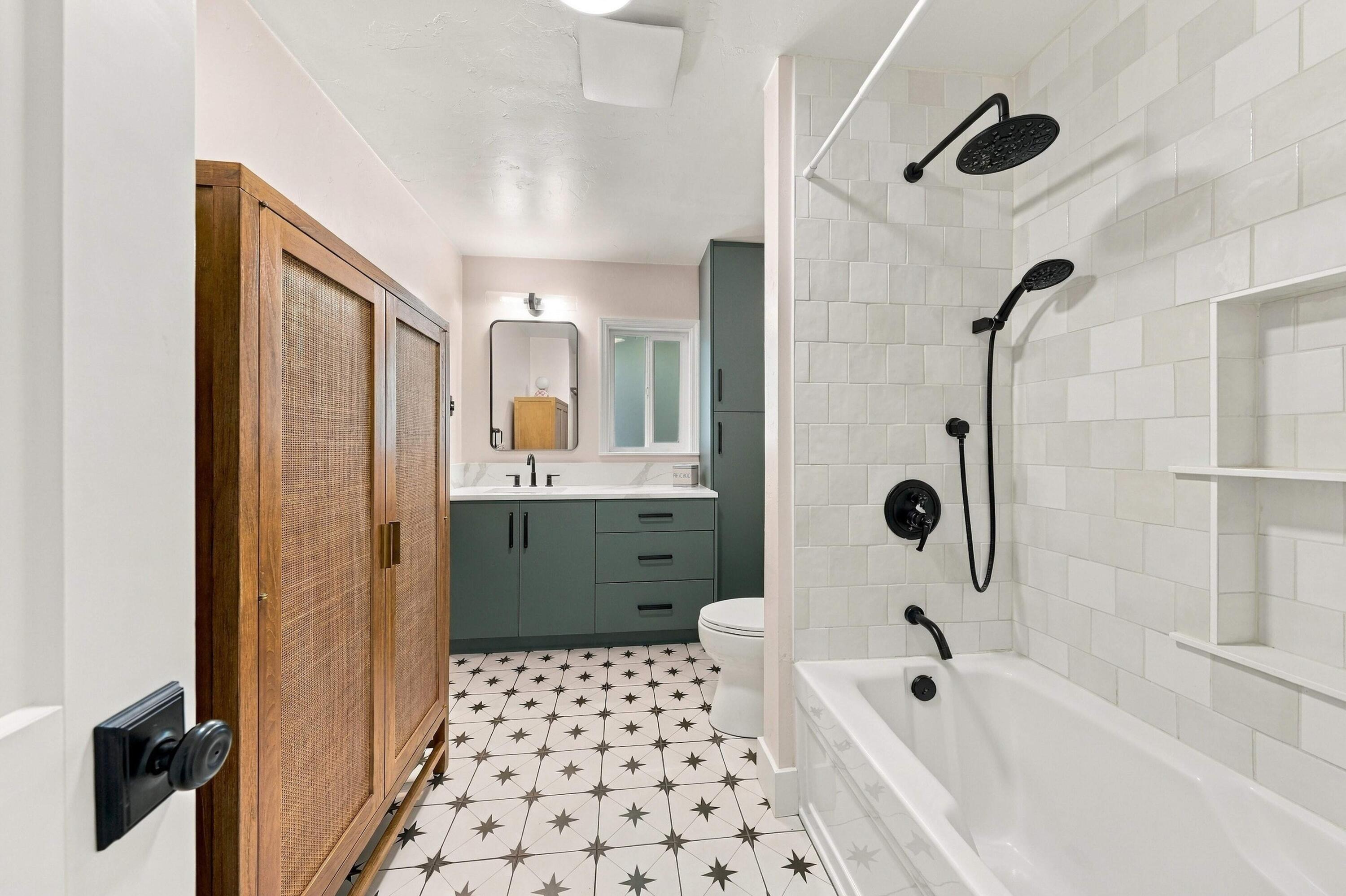 3252 Inverness Street Redding, CA 96002 - Photo 19 of 27 Guest Bathroom