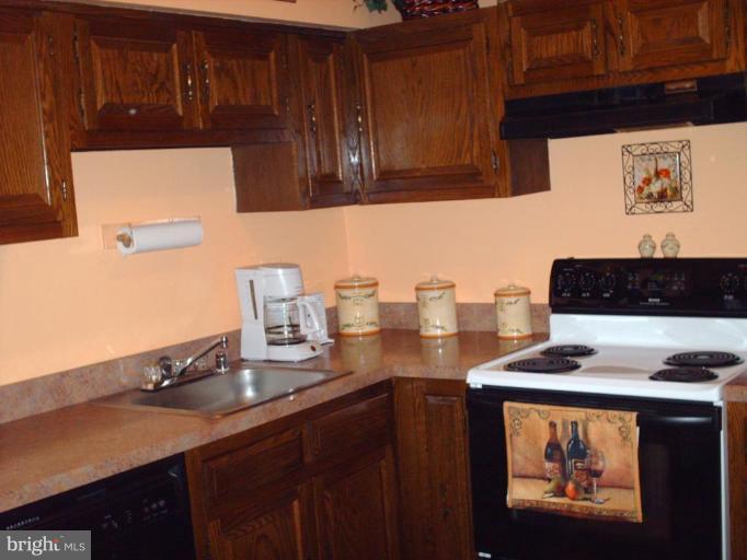 9013 Perryvale Road Nottingham, MD 21236 - Photo 6 of 15 Kitchen