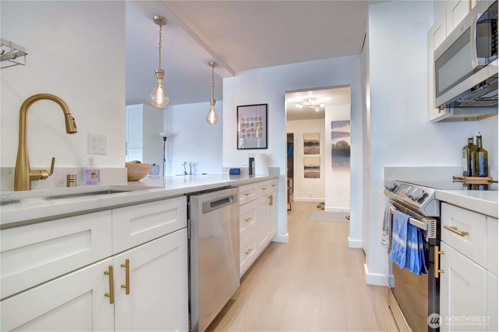 4545 Sand Point Way Northeast, Unit 302 Seattle, WA 98105 - Photo 3 of 19