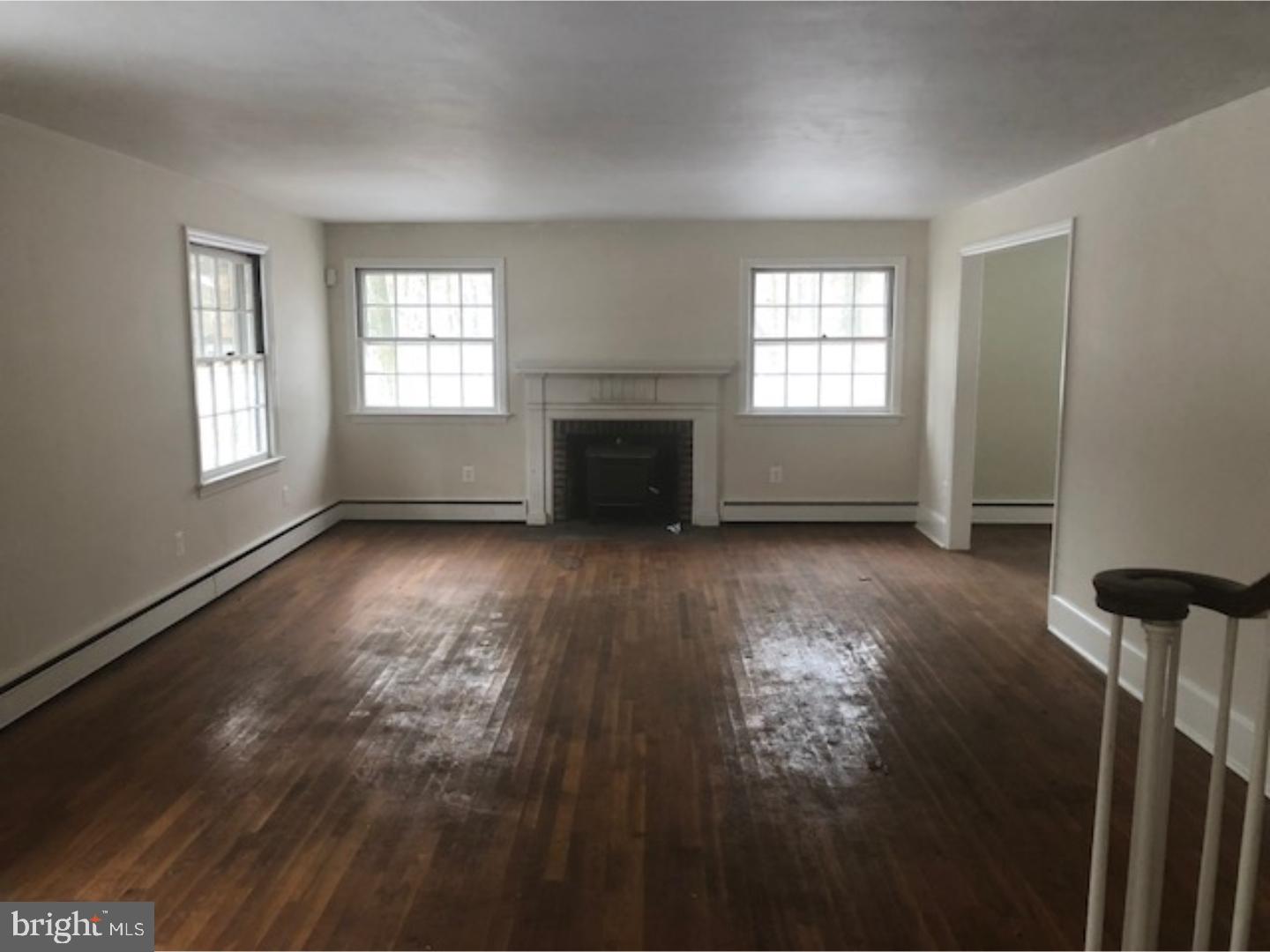 23 Elm Ridge Road Pennington, NJ 08534 - Photo 5 of 20 Living Room