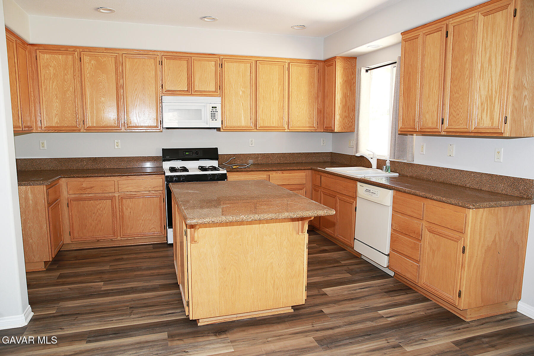 43641 Rucker Street Lancaster, CA 93535 - Photo 7 of 28 38835_9999_39