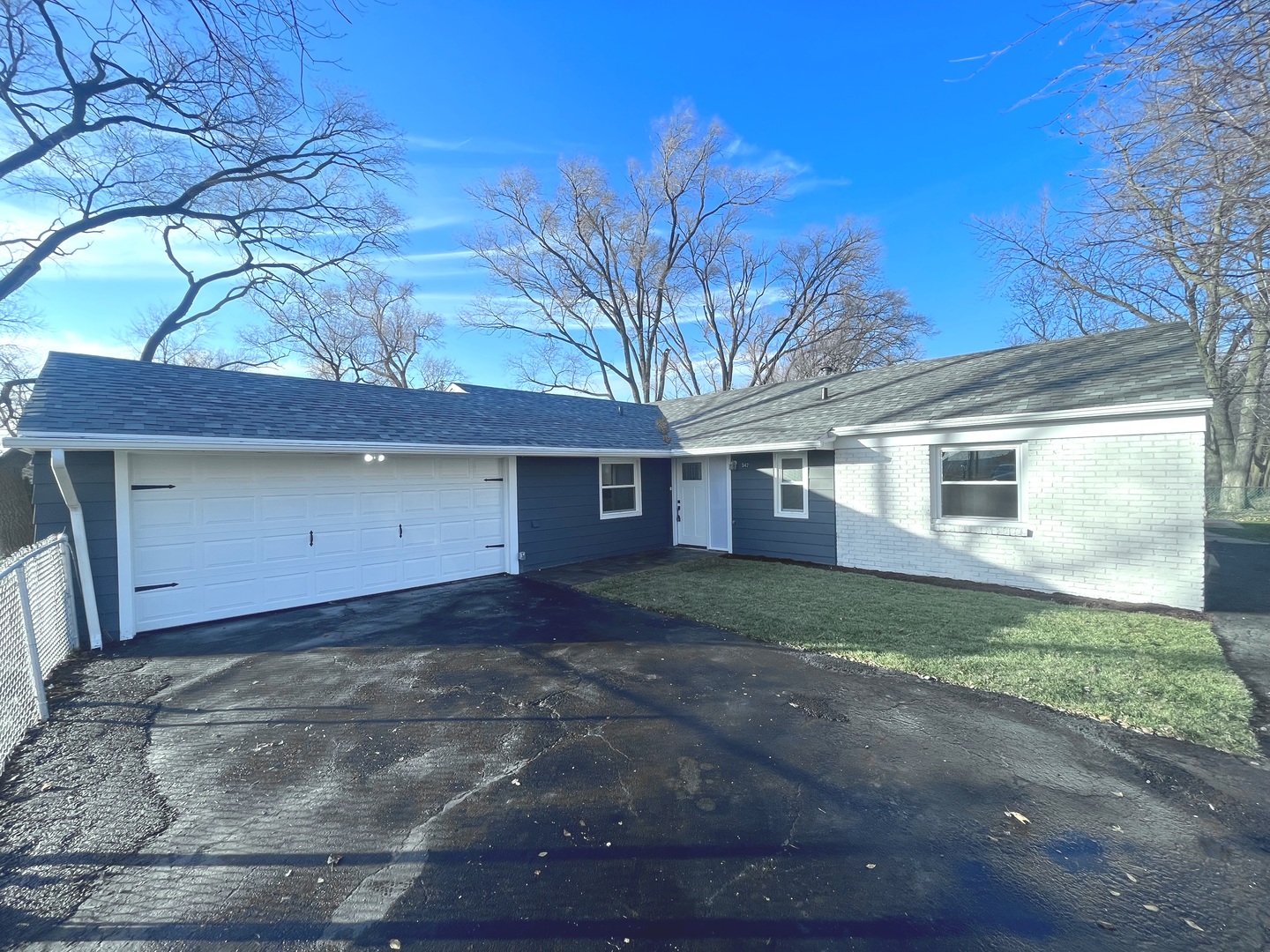 542 East Briarcliff Road Bolingbrook, IL 60440 - Photo 1 of 26 a front view of a house with a yard and garage