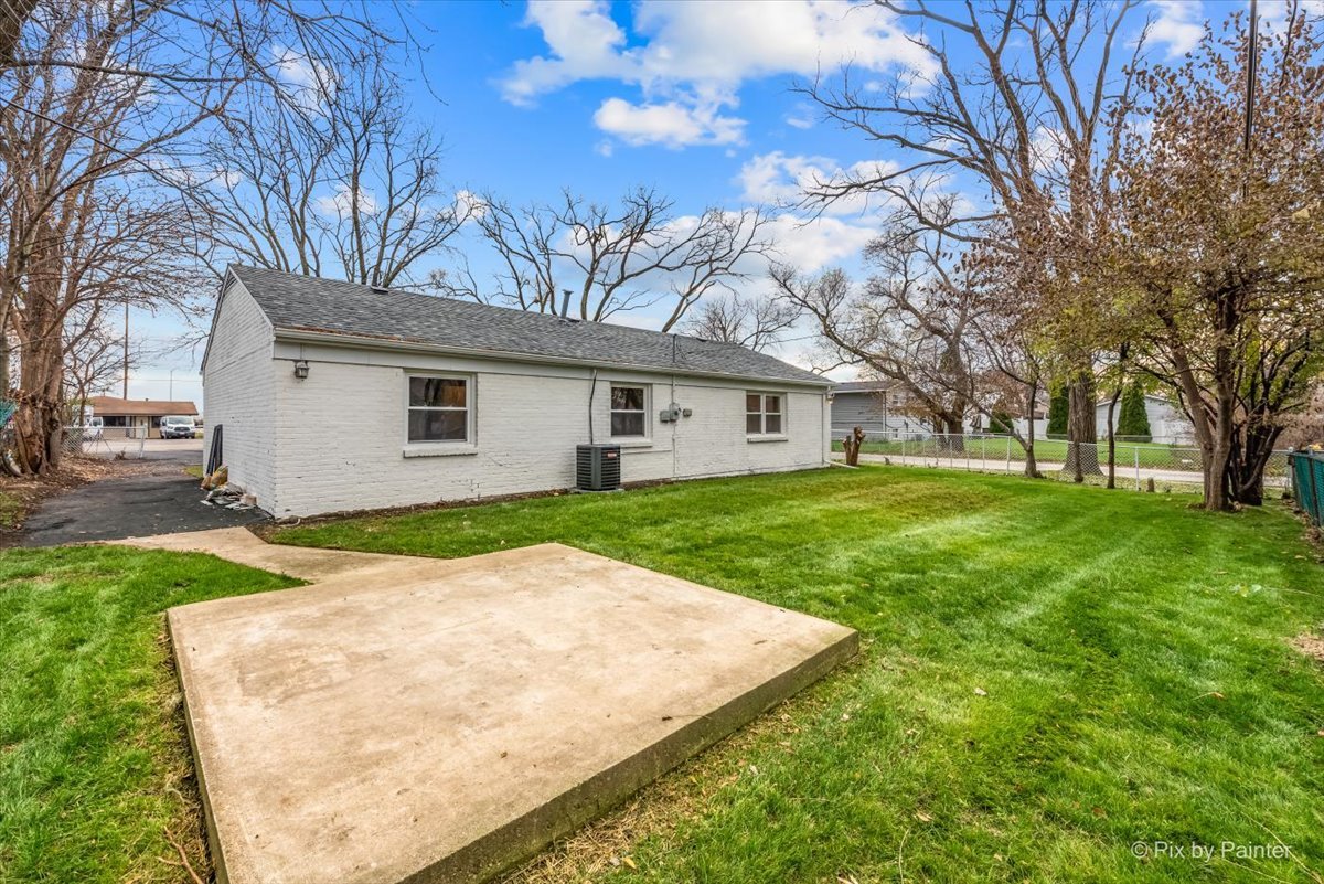542 East Briarcliff Road Bolingbrook, IL 60440 - Photo 20 of 26 a view of house with backyard