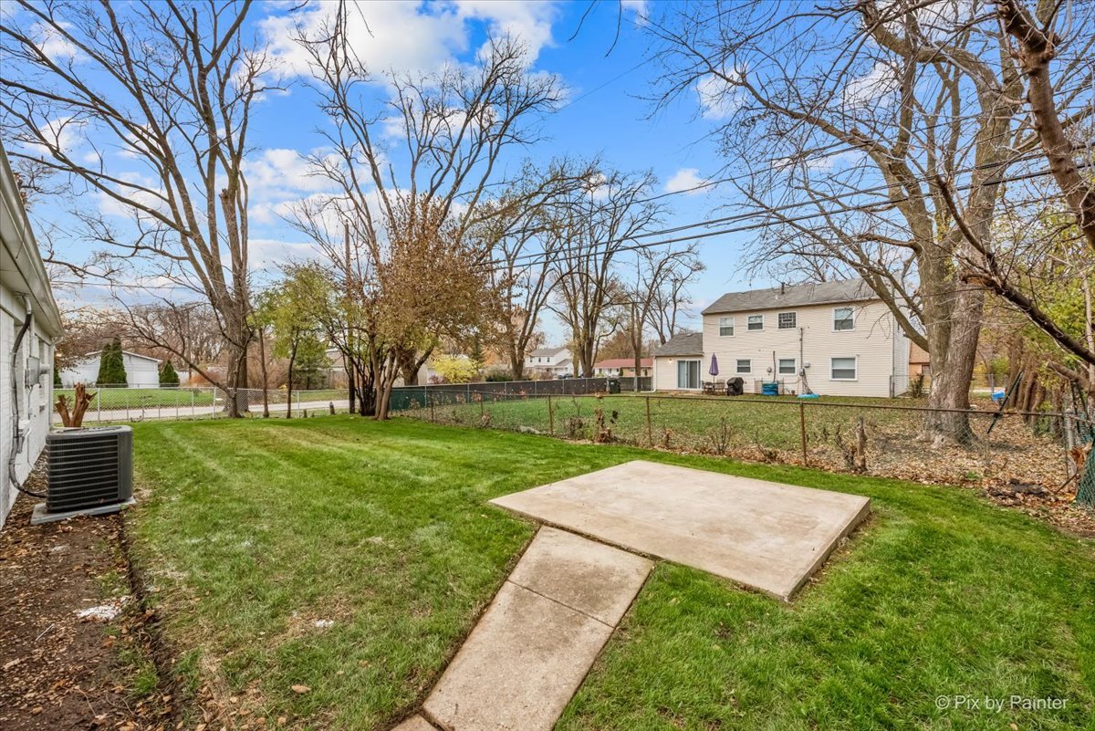 542 East Briarcliff Road Bolingbrook, IL 60440 - Photo 22 of 26 a view of a yard with plants and trees