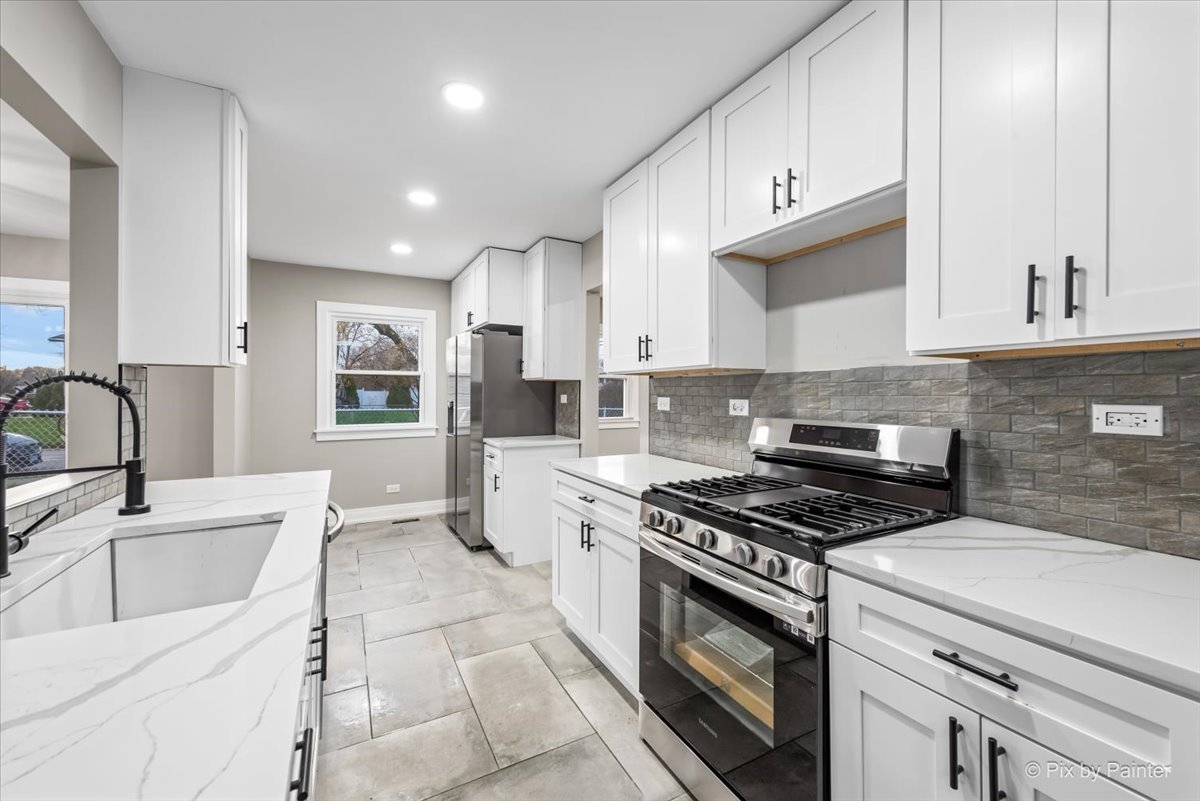 542 East Briarcliff Road Bolingbrook, IL 60440 - Photo 4 of 26
