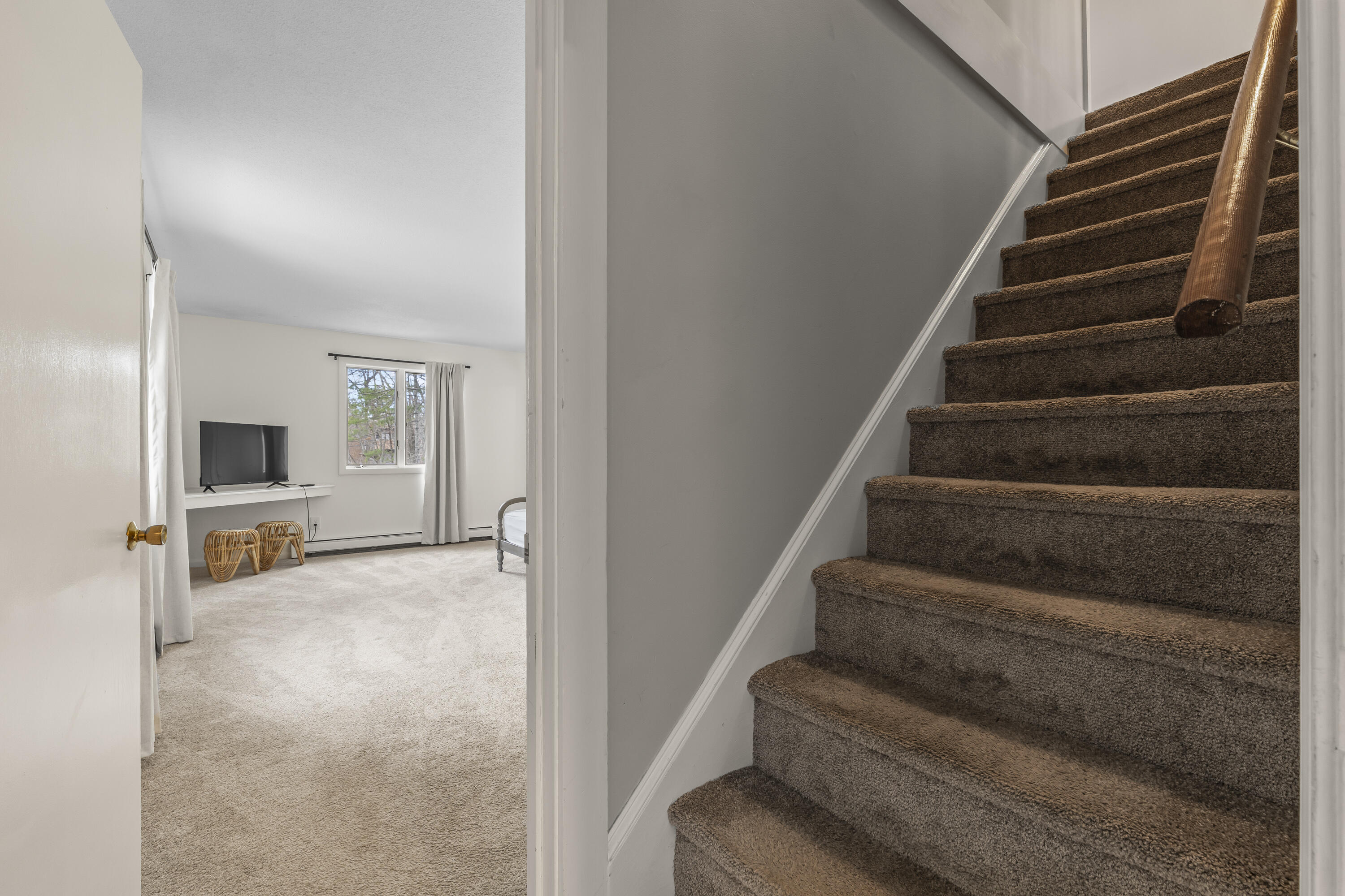 176 Shore Road York, ME 03902 - Photo 31 of 55 Staircase