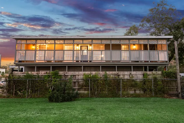 $1,550 | 114 Grand Avenue, Bacliff, TX 77518