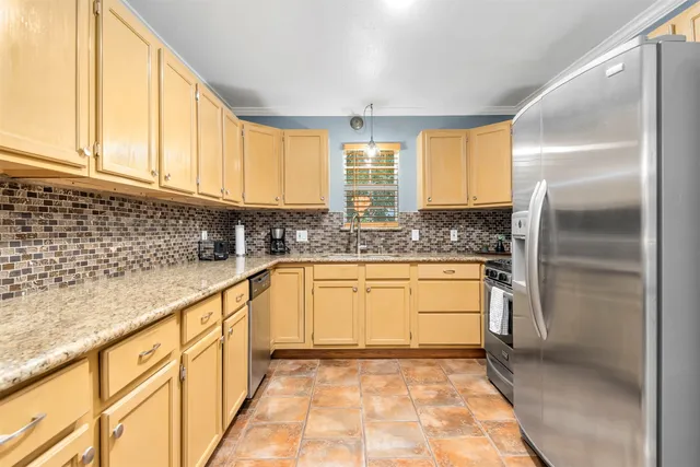 $1,550 | 114 Grand Avenue, Bacliff, TX 77518