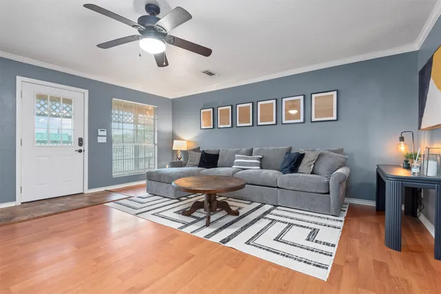 $1,550 | 114 Grand Avenue, Bacliff, TX 77518