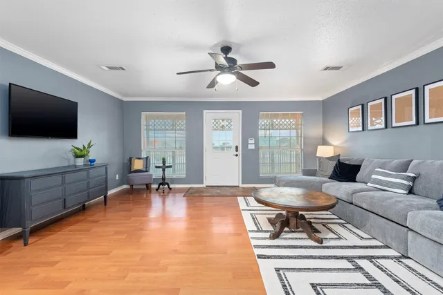 $1,550 | 114 Grand Avenue, Bacliff, TX 77518