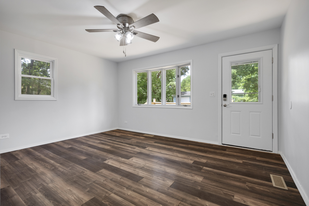 38207 North 3rd Avenue Spring Grove, IL 60081 - Photo 4 of 22