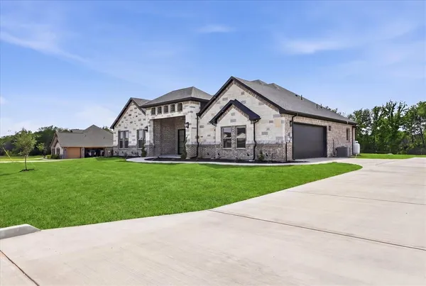 $569,000 | 182 Briar Patch, Azle, TX 76020