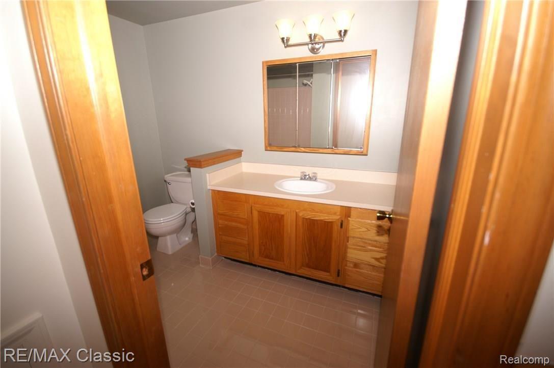 2352 Brookhaven Road Canton, MI 48188 - Photo 15 of 20 Large Vanity in Upstairs Bathroom