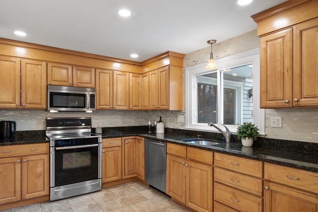 7 Robinwood Road Acton, MA 01720 - Photo 8 of 39 Gallery Image 8