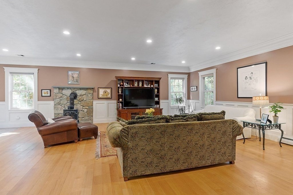 150 Chocolog Road Uxbridge, MA 01569 - Photo 4 of 29 Gallery Image 4