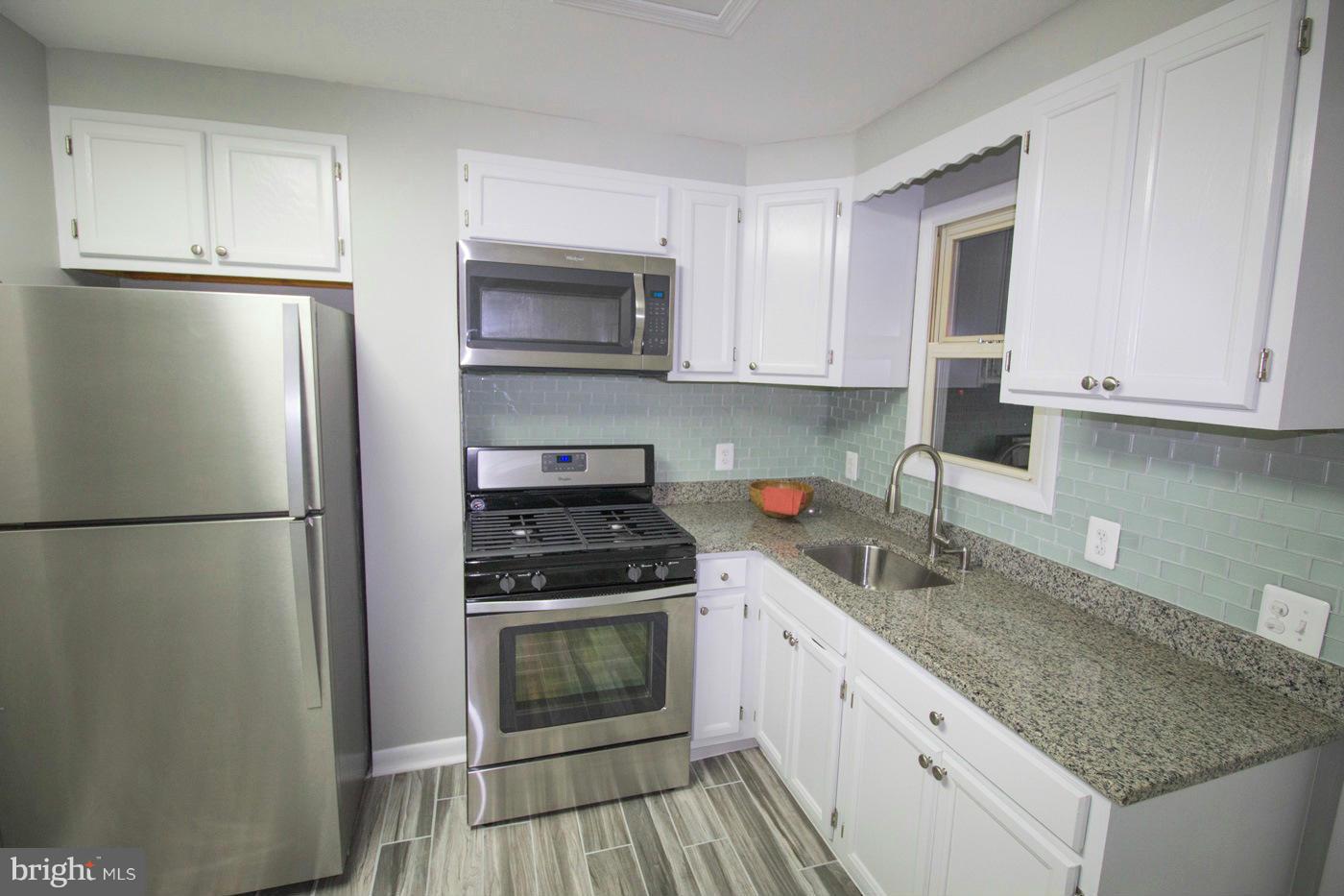 1747 Portship Road Baltimore, MD 21222 - Photo 14 of 30 GAS STOVE / UNDERMOUNT SINK
