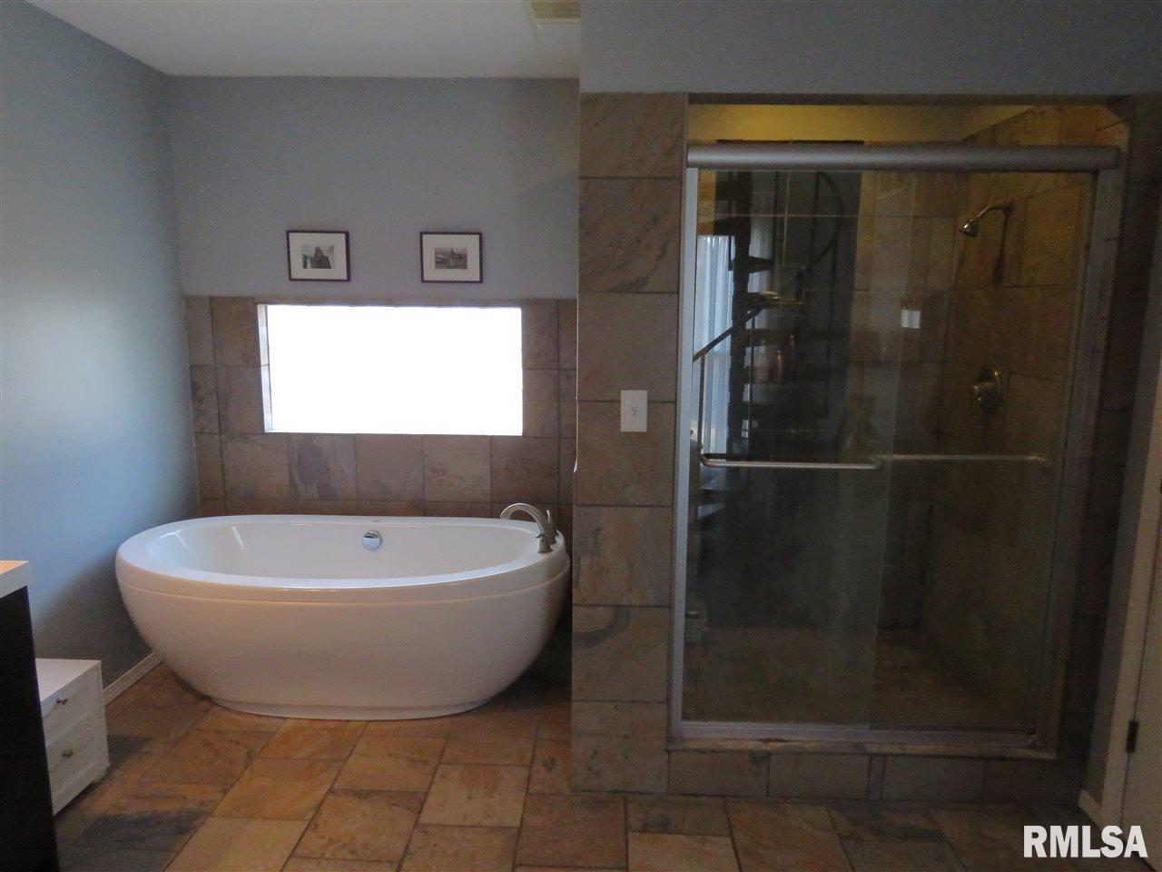 6006 North Wickwood Road Peoria, IL 61614 - Photo 22 of 36 Gallery Image 22