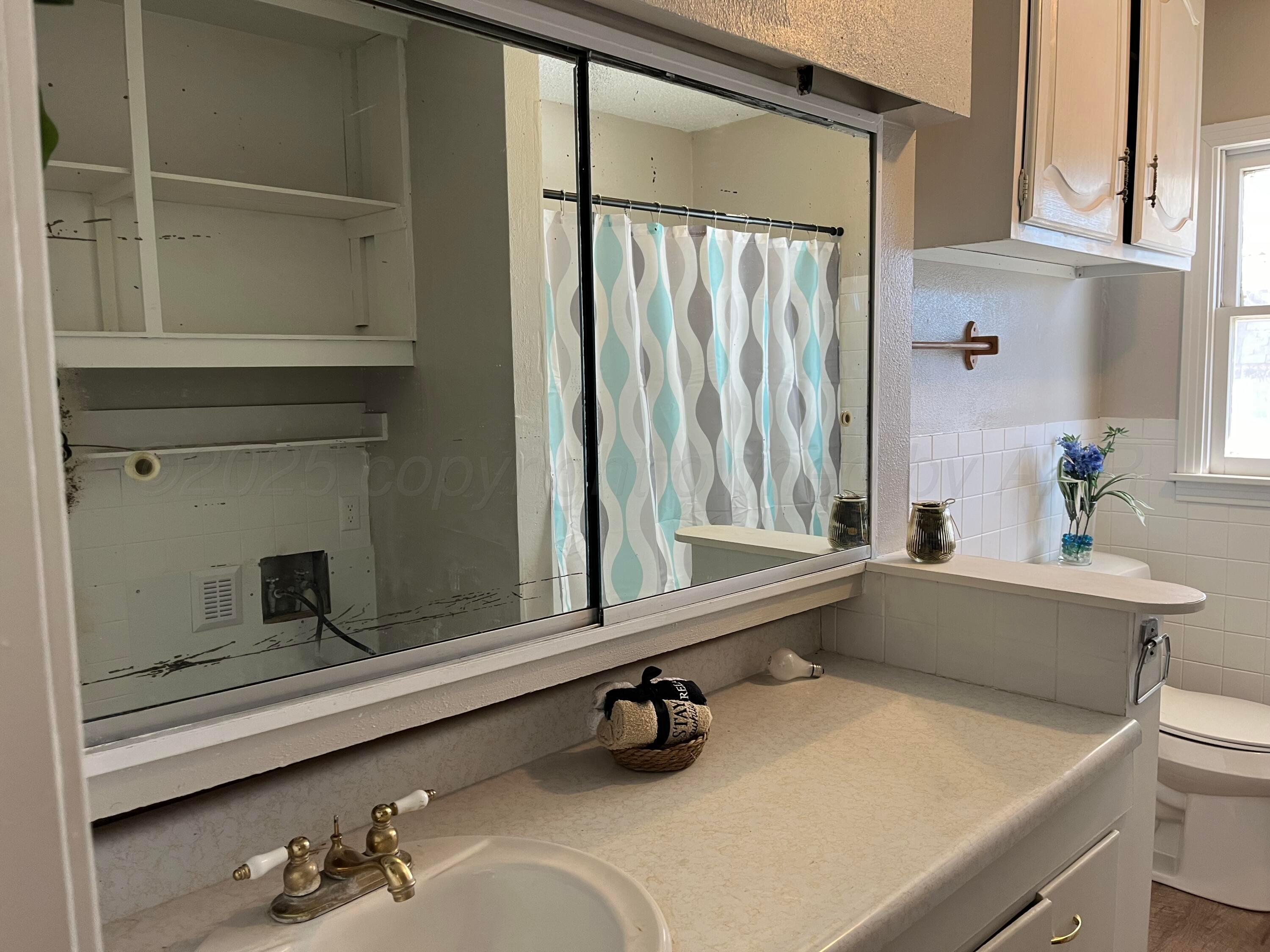 4429 Cline Road Amarillo, TX 79110 - Photo 21 of 29 a bathroom with a sink and a bathtub