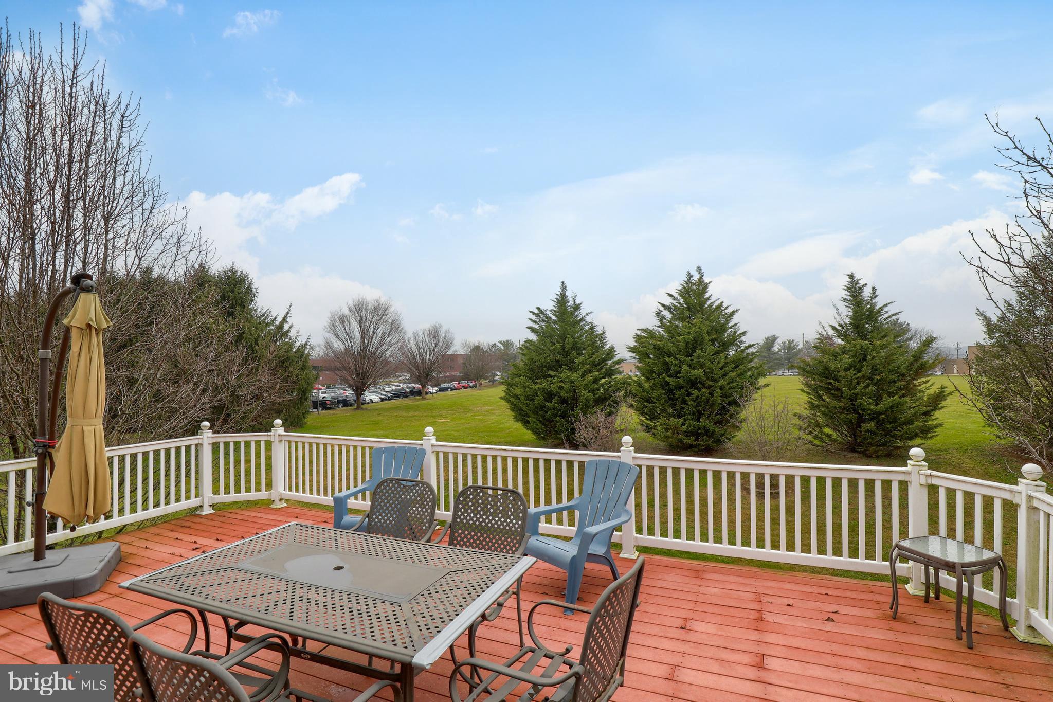 323 Squire Lane Lititz, PA 17543 - Photo 2 of 25 Gallery Image 2