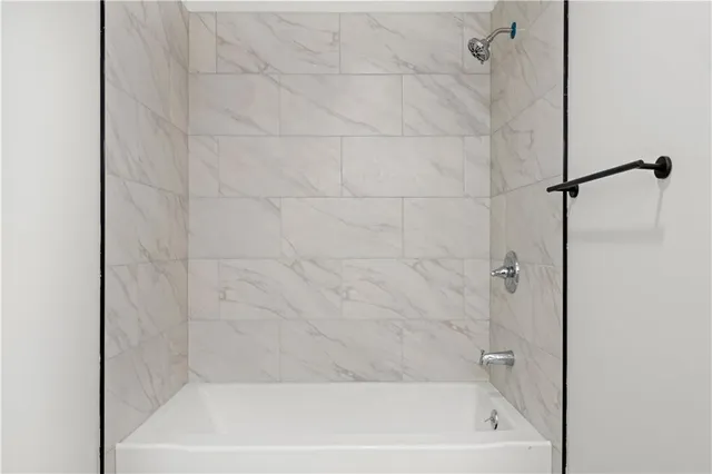 $2,000 | 517 Fairlawn Drive, Terrytown, LA 70056