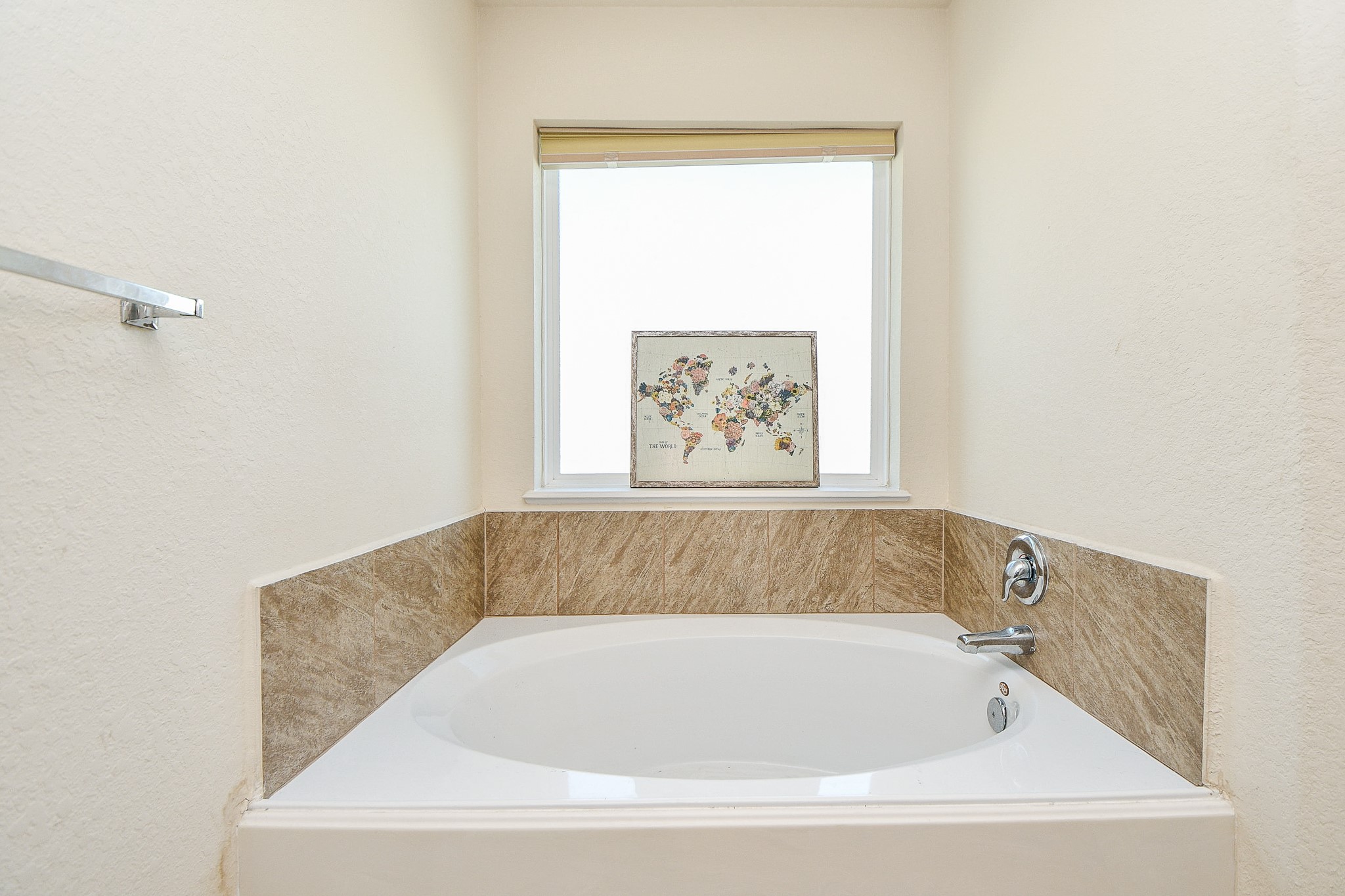 15462 Signal Ridge Way Cypress, TX 77429 - Photo 24 of 37 a bathroom with a bathtub