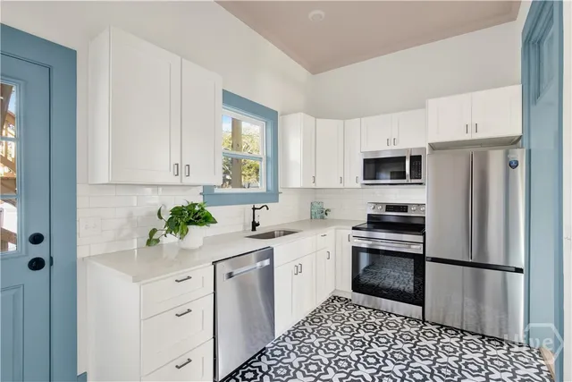 $700,000 | 810 East Park Avenue, Savannah, GA 31401