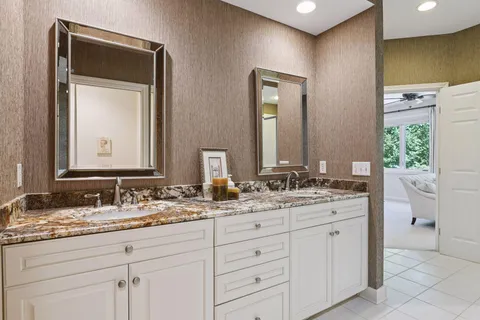 $775,000 | 311 Coventry Lane, Edina, MN 55435