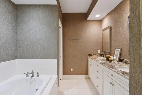 $775,000 | 311 Coventry Lane, Edina, MN 55435