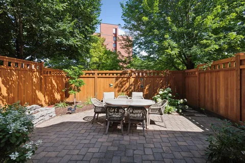 $775,000 | 311 Coventry Lane, Edina, MN 55435