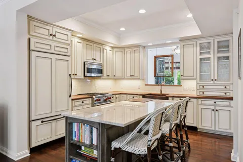 $775,000 | 311 Coventry Lane, Edina, MN 55435