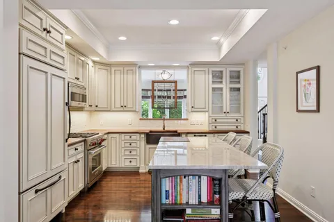 $775,000 | 311 Coventry Lane, Edina, MN 55435