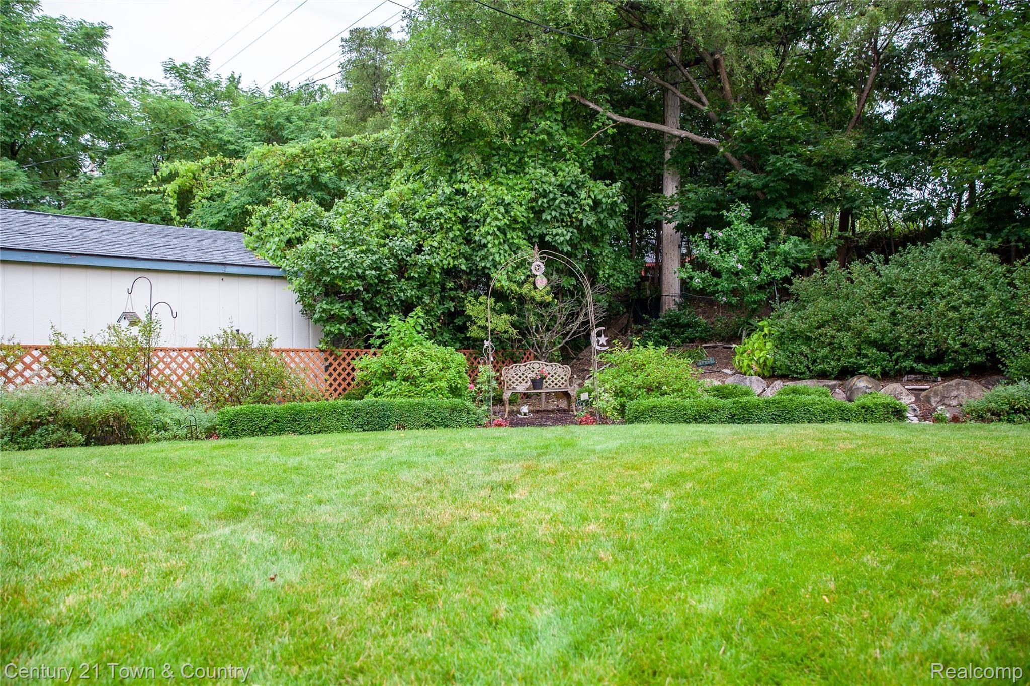 292 Thalia Avenue Rochester, MI 48307 - Photo 32 of 36 292 Thalia-9995.jpg