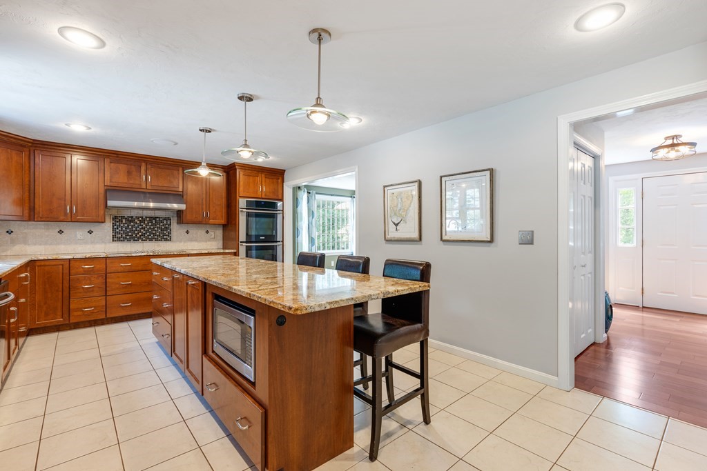 168 Longhill Road Franklin, MA 02038 - Photo 5 of 31