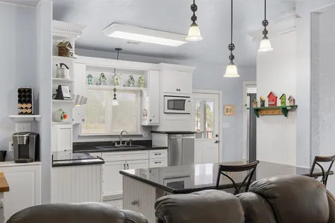 $879,000 | 1283 Kenney Hall Road, Brenham, TX 77833