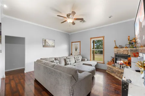 $879,000 | 1283 Kenney Hall Road, Brenham, TX 77833