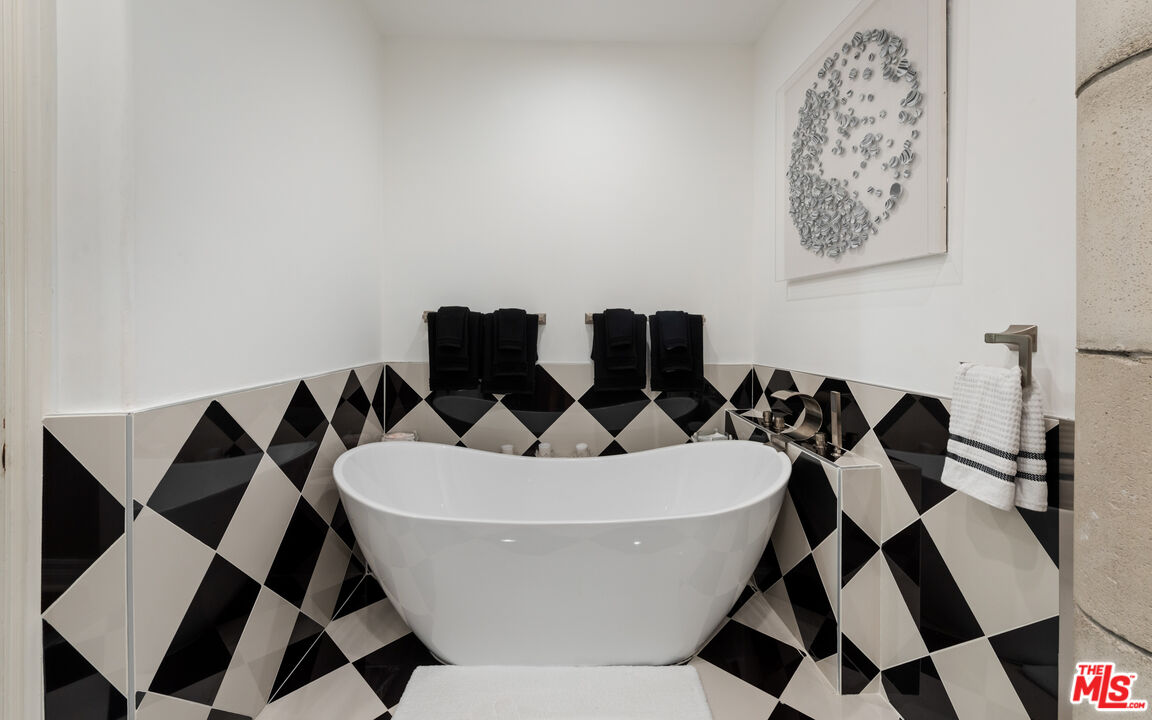 4818 Roma Court Marina del Rey, CA 90292 - Photo 25 of 46 Gallery Image 25
