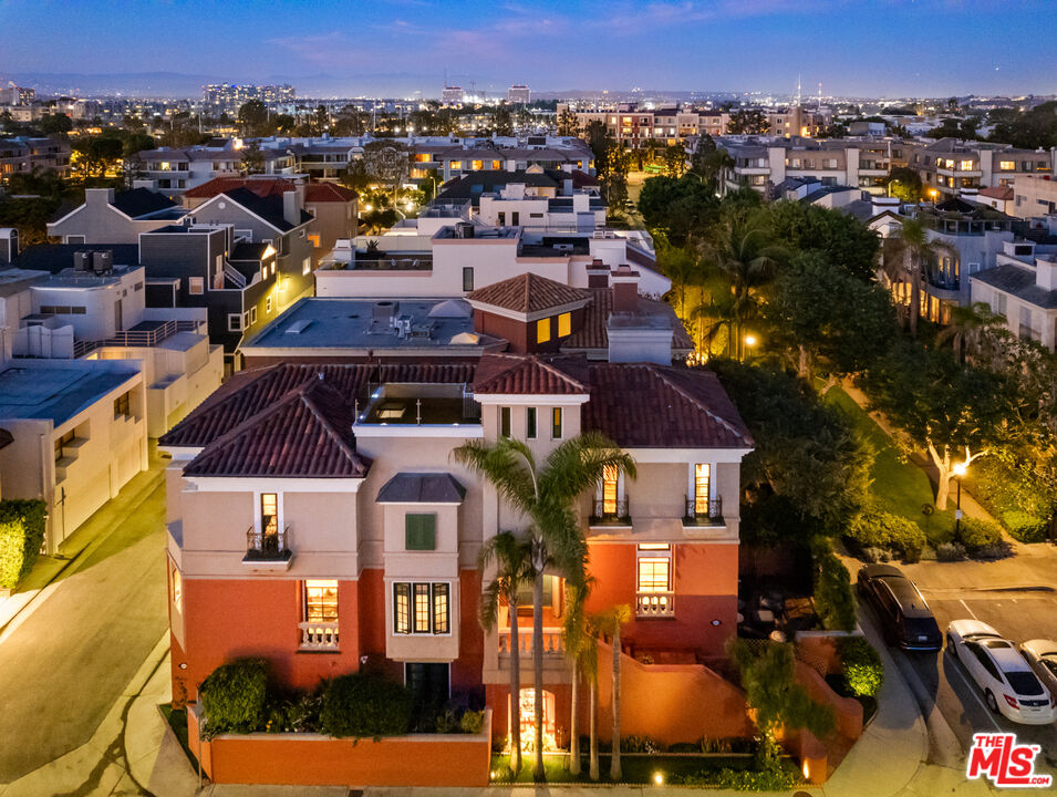 4818 Roma Court Marina del Rey, CA 90292 - Photo 41 of 46 Gallery Image 41