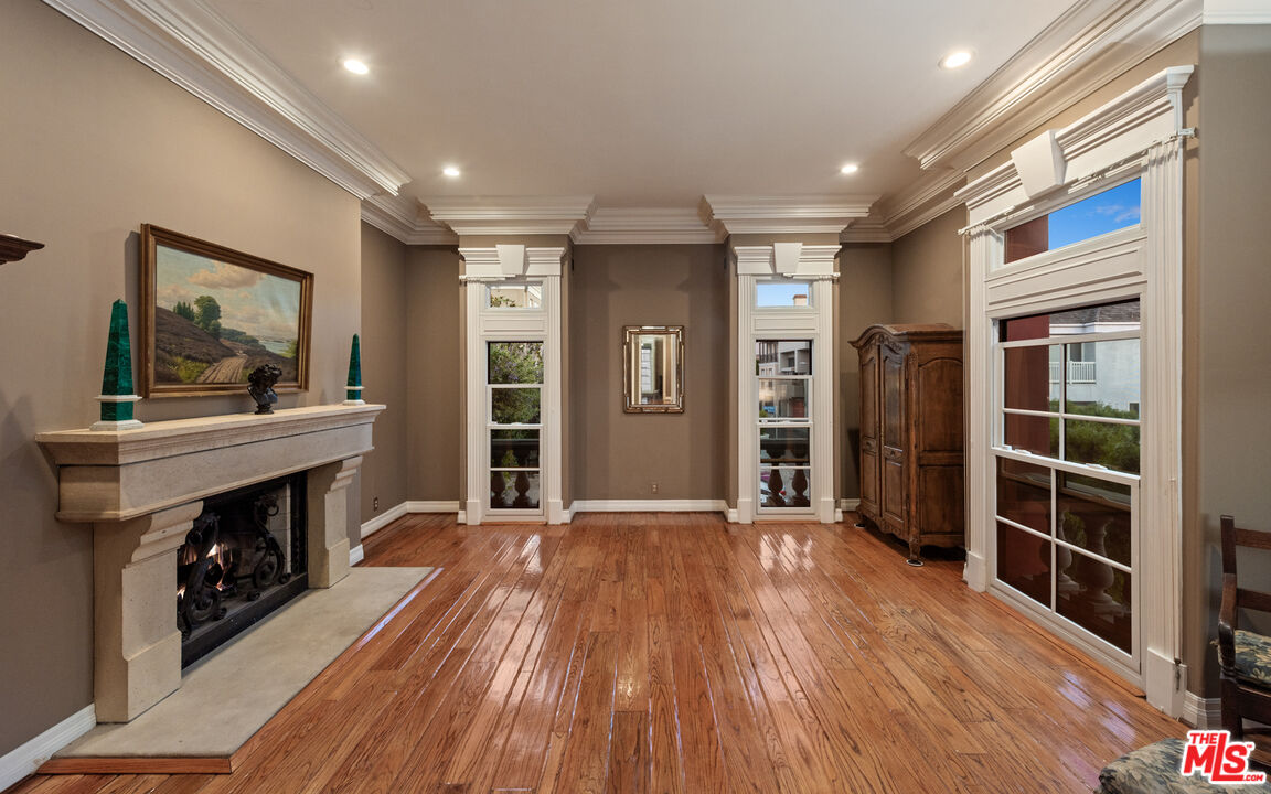 4818 Roma Court Marina del Rey, CA 90292 - Photo 6 of 46 Gallery Image 6