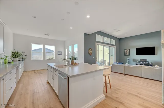 $999,000 | 3382 Creek Bend Avenue, Henderson, NV 89044