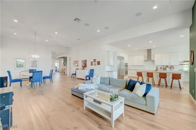 $999,000 | 3382 Creek Bend Avenue, Henderson, NV 89044