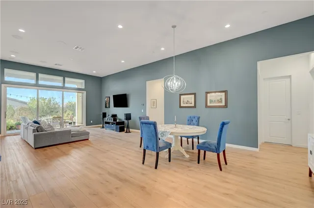 $999,000 | 3382 Creek Bend Avenue, Henderson, NV 89044