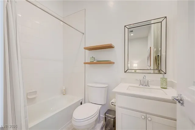 $999,000 | 3382 Creek Bend Avenue, Henderson, NV 89044