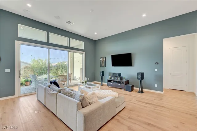 $999,000 | 3382 Creek Bend Avenue, Henderson, NV 89044